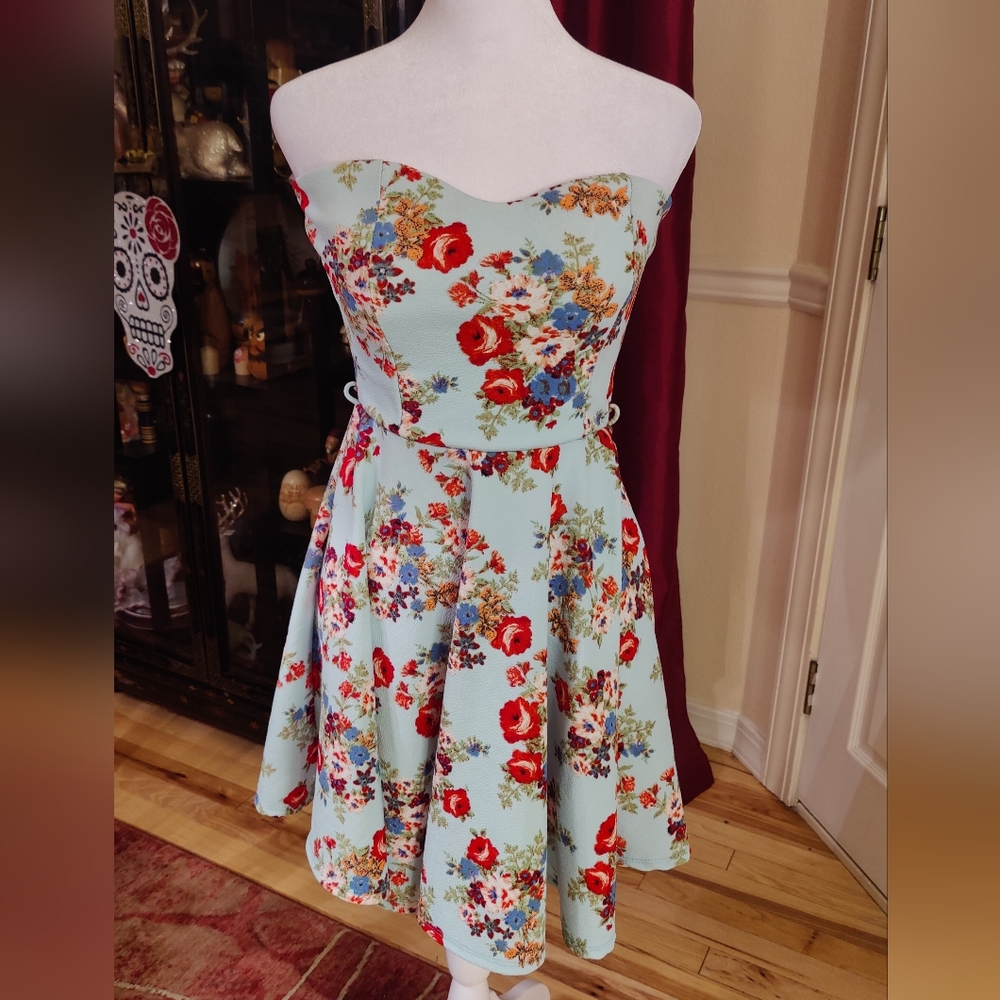 Wild Daisy Floral Strapless Dress